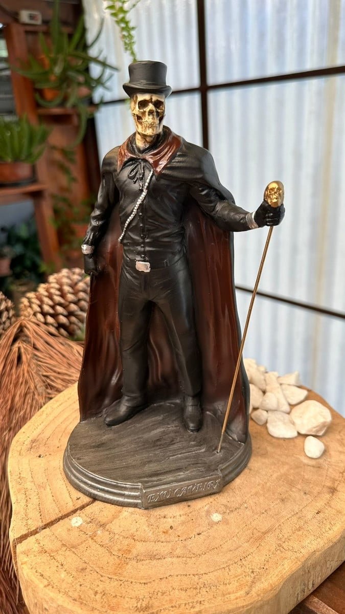 Escultura de Exu Caveira/ João Caveira em Resina 25 cm